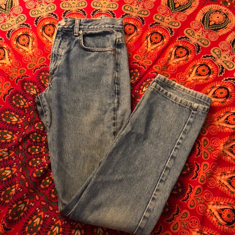 • Calvin Klein Mom Jeans •